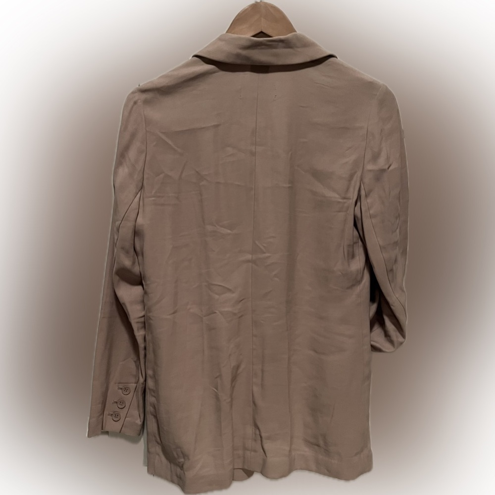 Oversized blazer. - Picture 2 of 2
